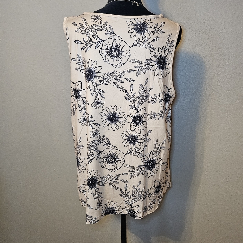 NWOT SHEIN 1x women's pink and black floral tank - Picture 2 of 4